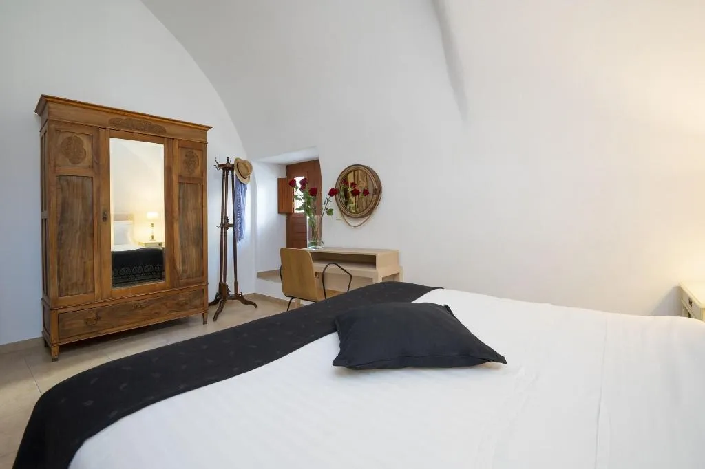 Room, Estate 1896, Santorini