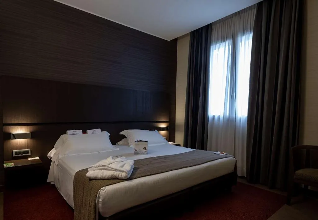 Room, Best Western Plus Hotel Monza e Brianza Palace, Milan