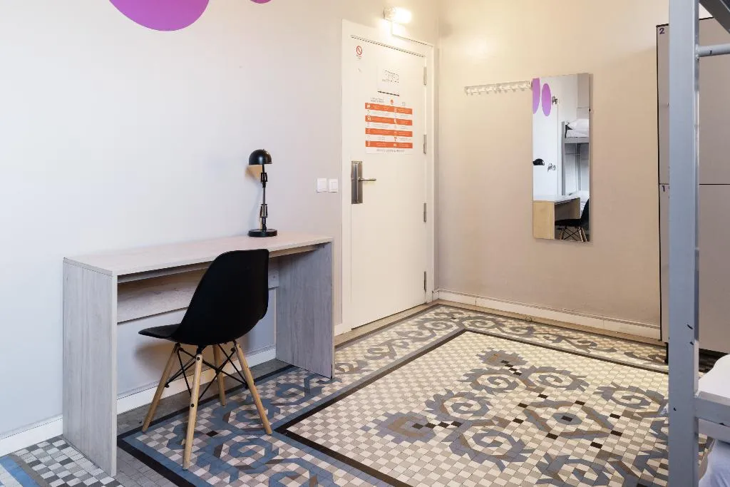 Bed in dormitory FEMALE ROOM Room, Purple Nest, Valencia