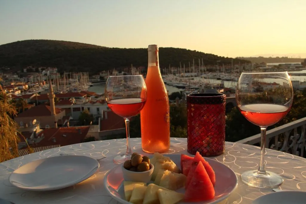 Terrace, Yalcin Hotel, Izmir
