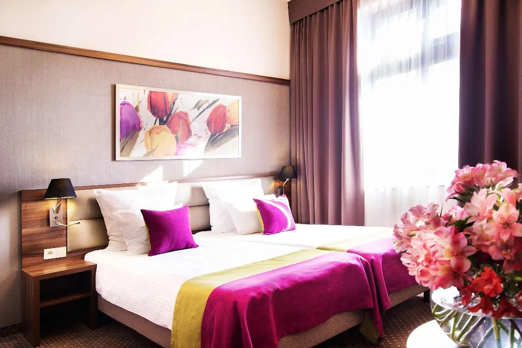 Room, Golden Tulip Krakow City Center, Krakow
