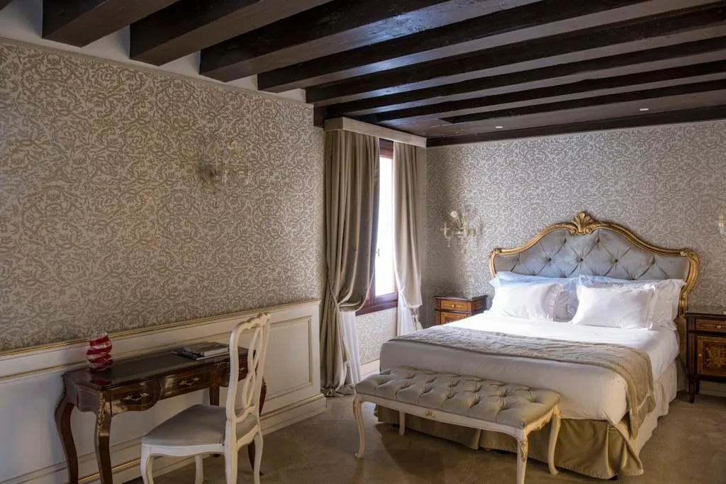 DOUBLE SUPERIOR Room, Nani Mocenigo Palace, Venice