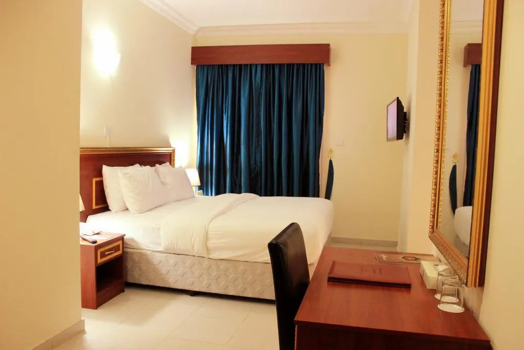 Room, Montreal Naif Hotel, Dubai