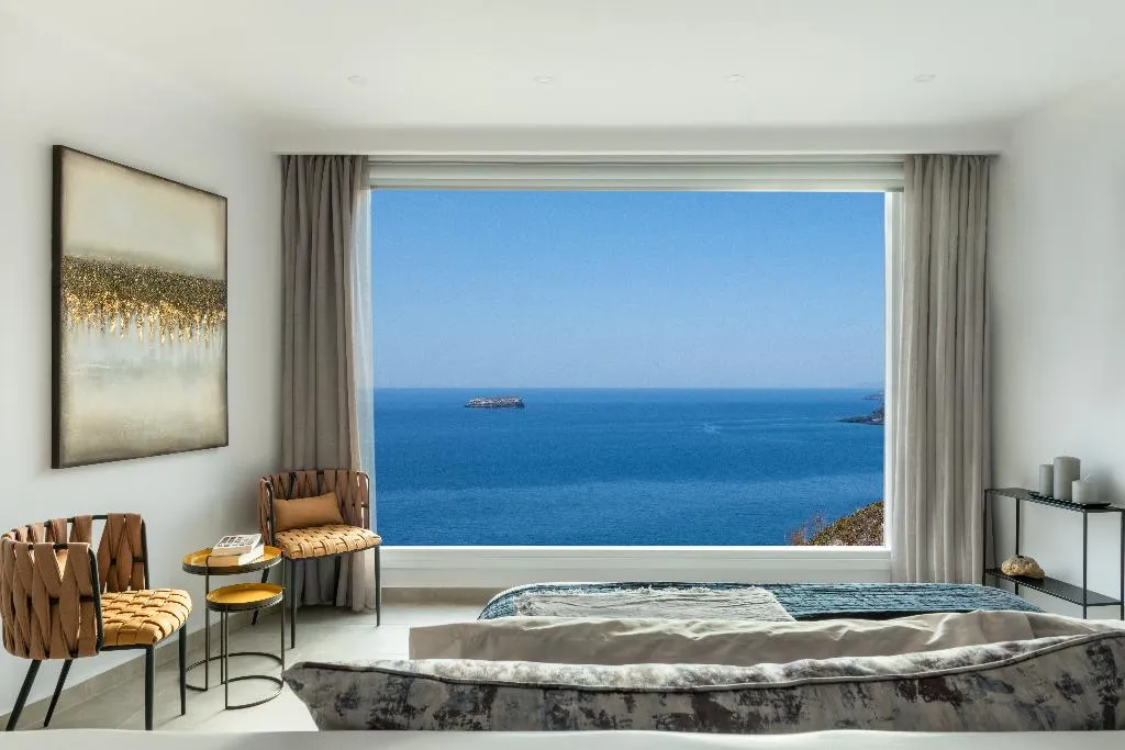 VILLA WITH PRIVATE POOL Room, Athermi Suites, Santorini