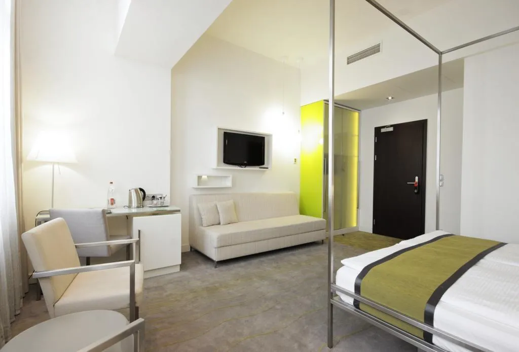 TRIPLE STANDARD Room, Pure White, Prague