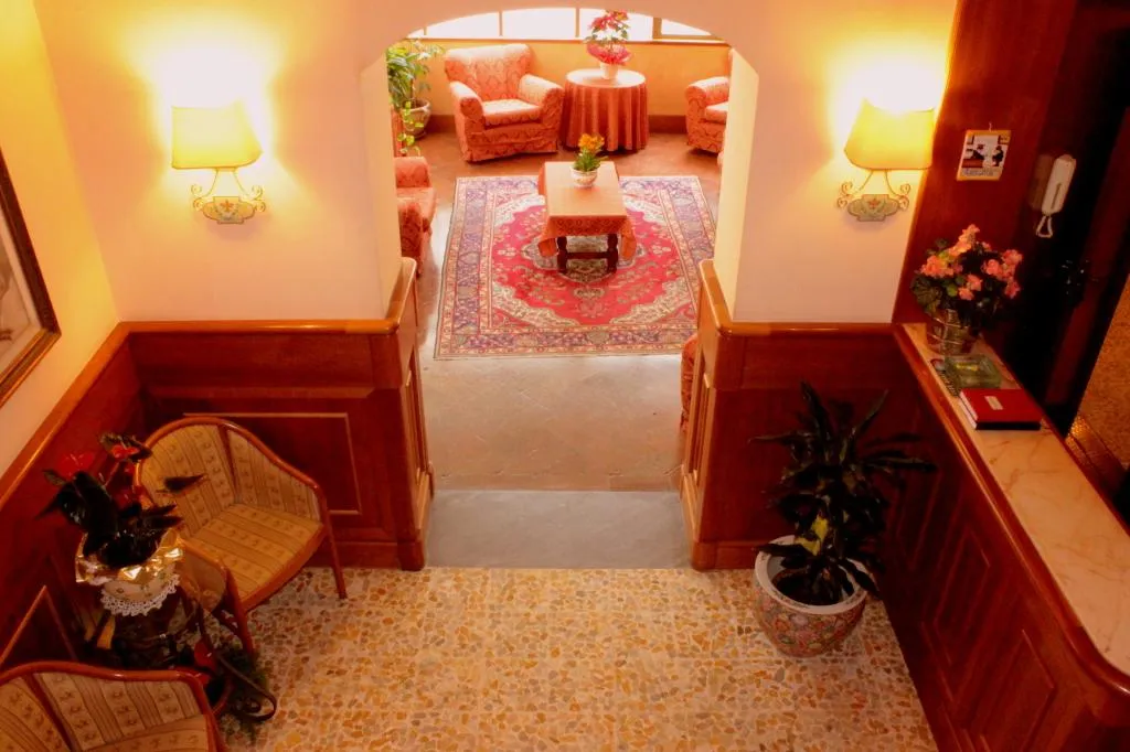 Lobby, Hotel Beatrice, Florence