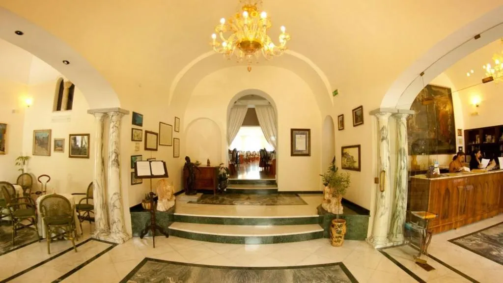 Lobby, Bonadies, Naples