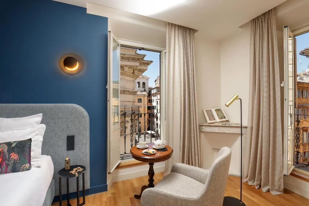 General view, 9 Hotel Cesari, Rome