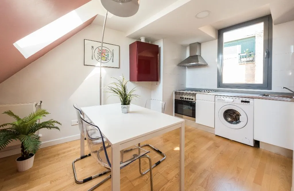 STUDIO CAPACITY 3 Room, Apartamentos Madrid Puerta del Sol, Madrid
