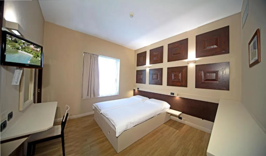TRIPLE ECONOMY Room, La Paül, Milan
