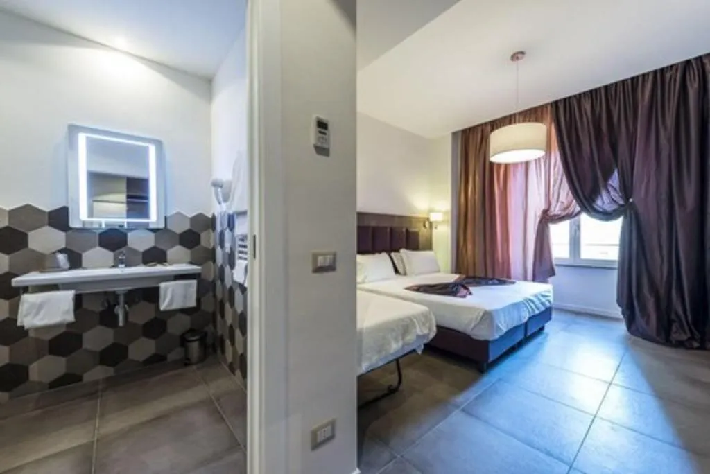 Room, California, Rome
