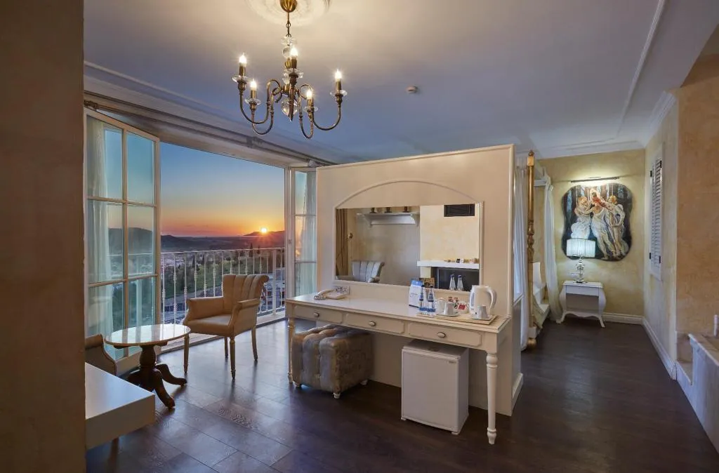 SUITE WITH JACUZZI Room, Vinifera Ephesus Hotel, Izmir