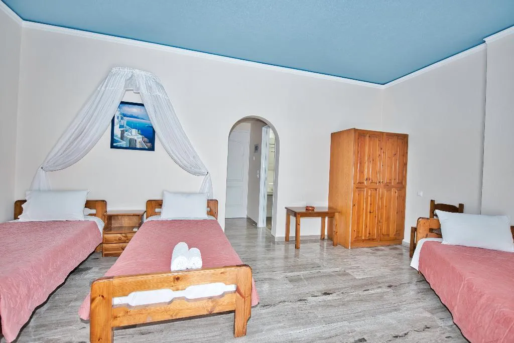 STUDIO CAPACITY 3 Room, Villa Nikos Karamolegos, Santorini
