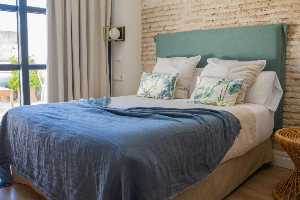 APARTMENT WITH TERRACE Room, Honest Sevilla, Seville