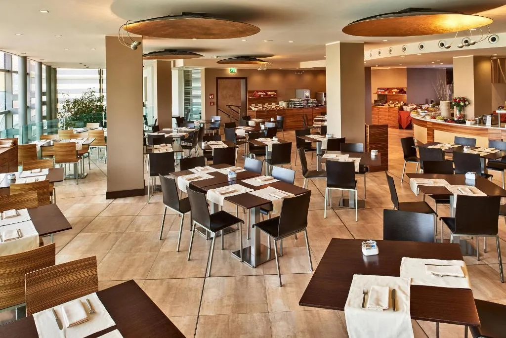 Restaurant, Cruise, Milan