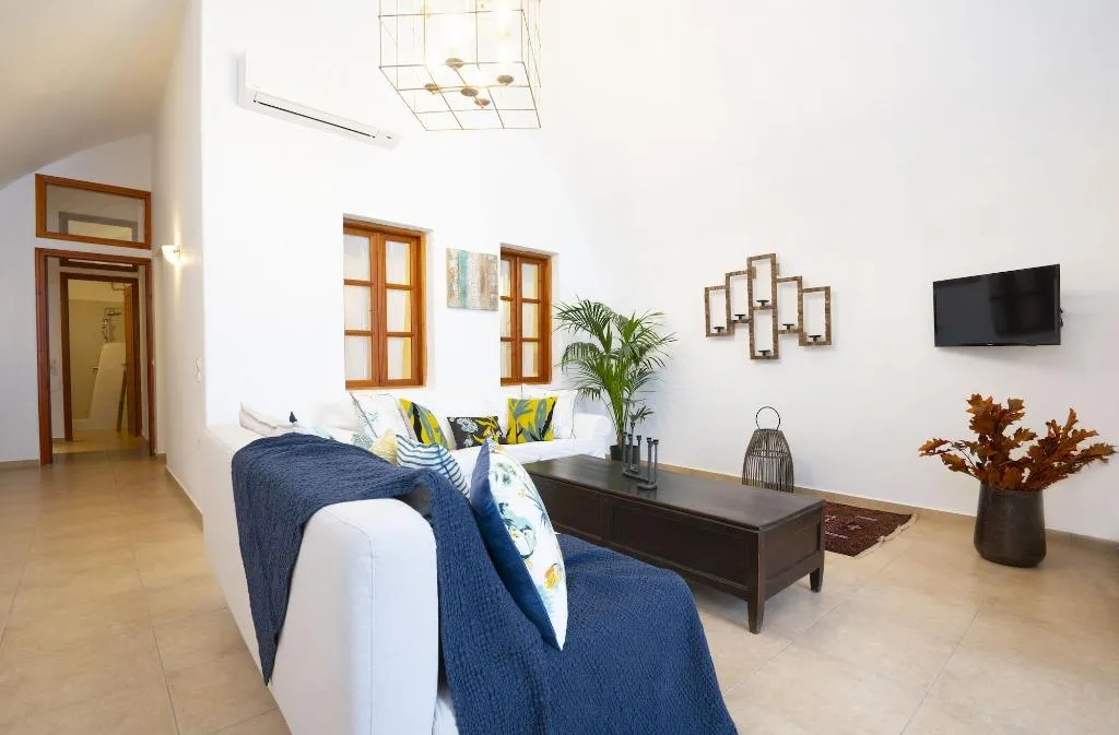 Room, Estate 1896, Santorini