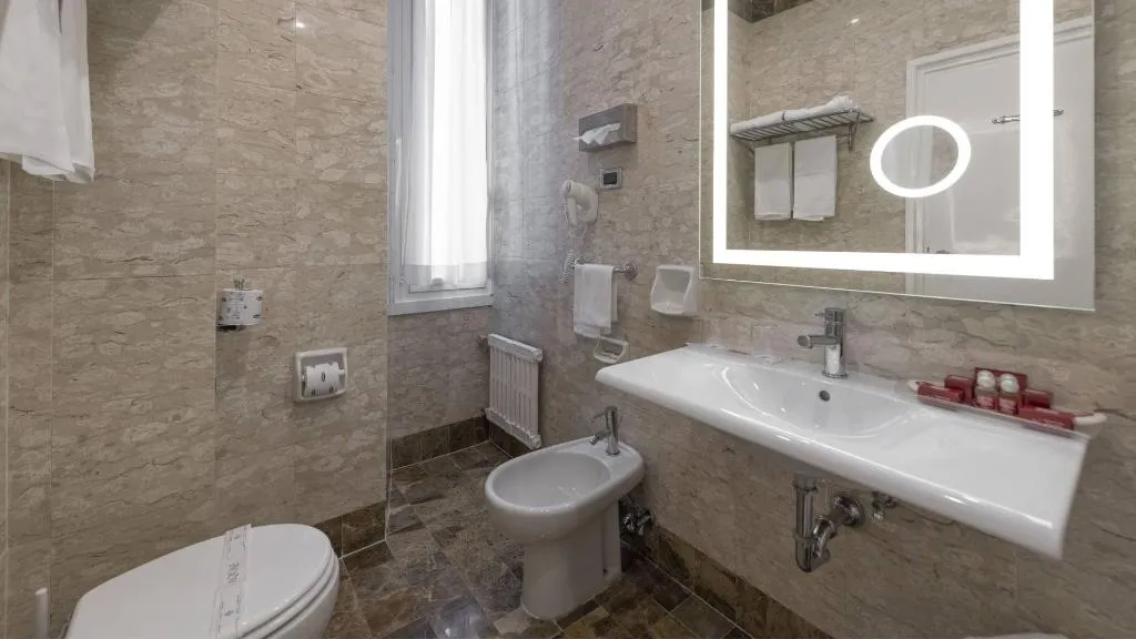 Double or Twin CLASSIC Room, Bettoja Hotel Massimo d'Azeglio, Rome