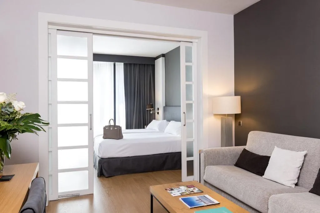 SUITE CAPACITY 3 Room, Guitart Grand Passage, Barcelona