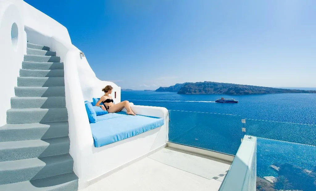 VILLA WITH PRIVATE POOL Room, Hyperion Oia Suites, Santorini