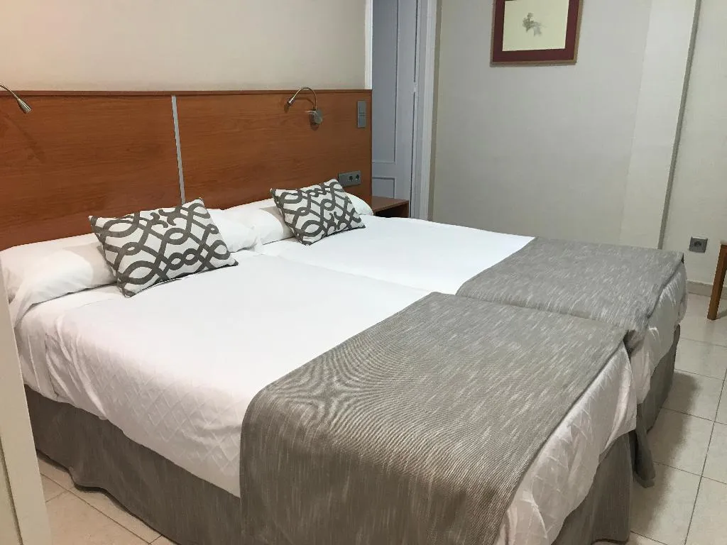 APARTMENT CAPACITY 4 Room, Alfonso VIII, Madrid