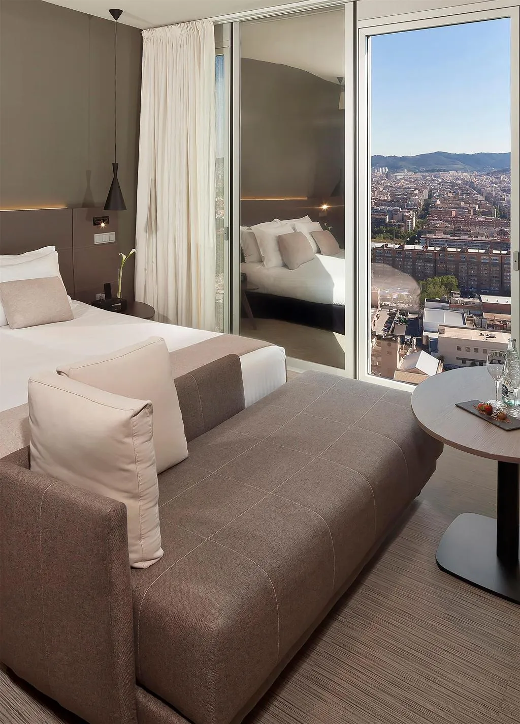 FAMILY ROOM CITY VIEW Room, Melia Barcelona Sky, Barcelona