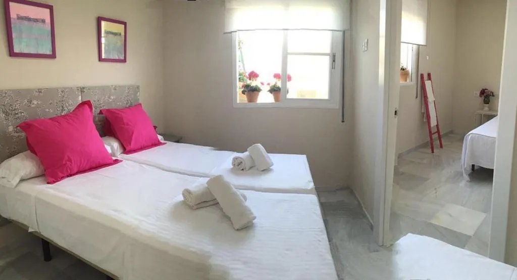 Room, Jardin de La Alameda, Seville