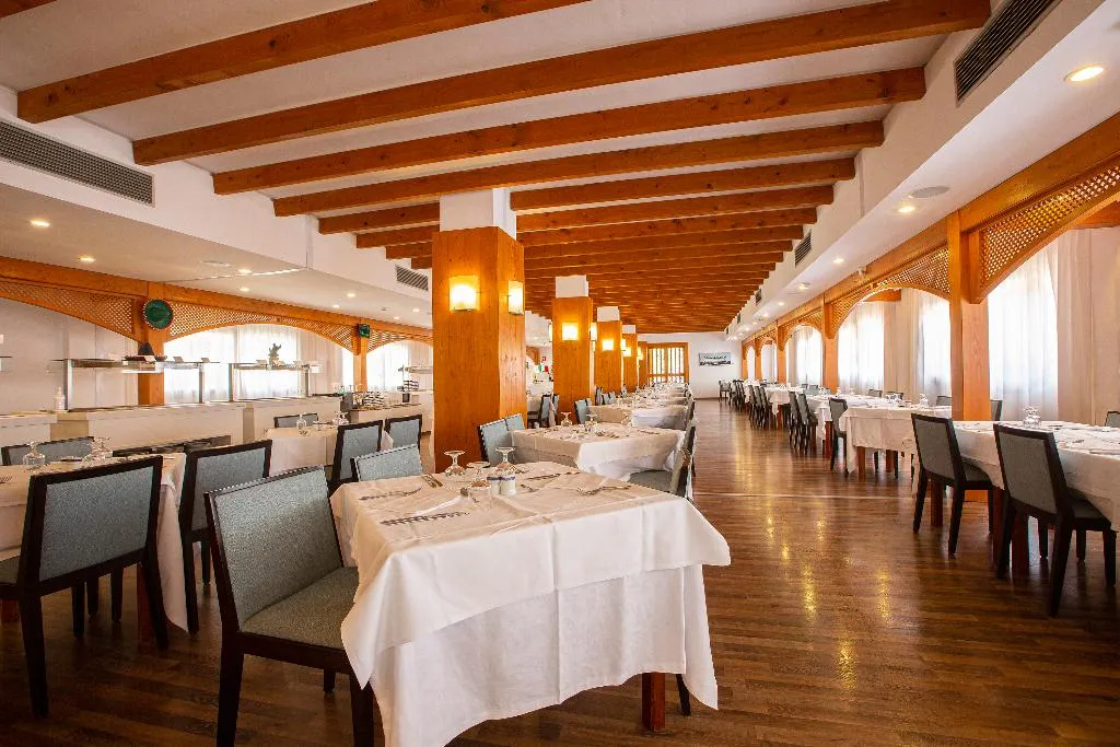 Restaurant, Hipotels Mediterraneo Club, Majorca