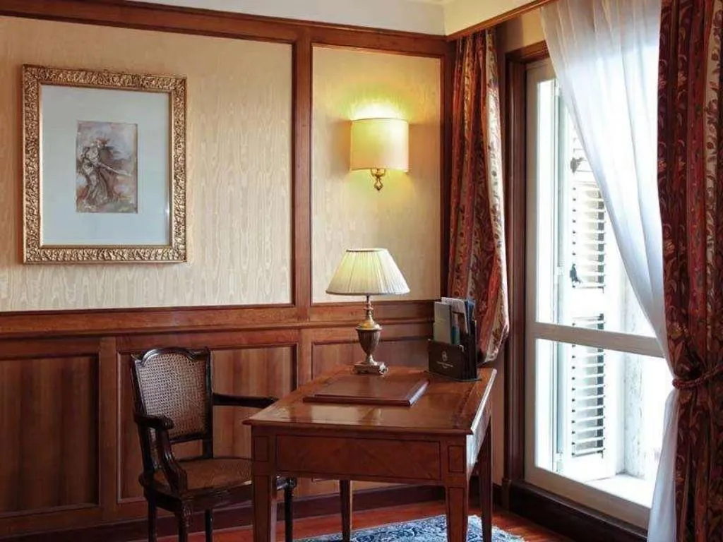 Room, Grand Hotel Santa Lucia, Naples