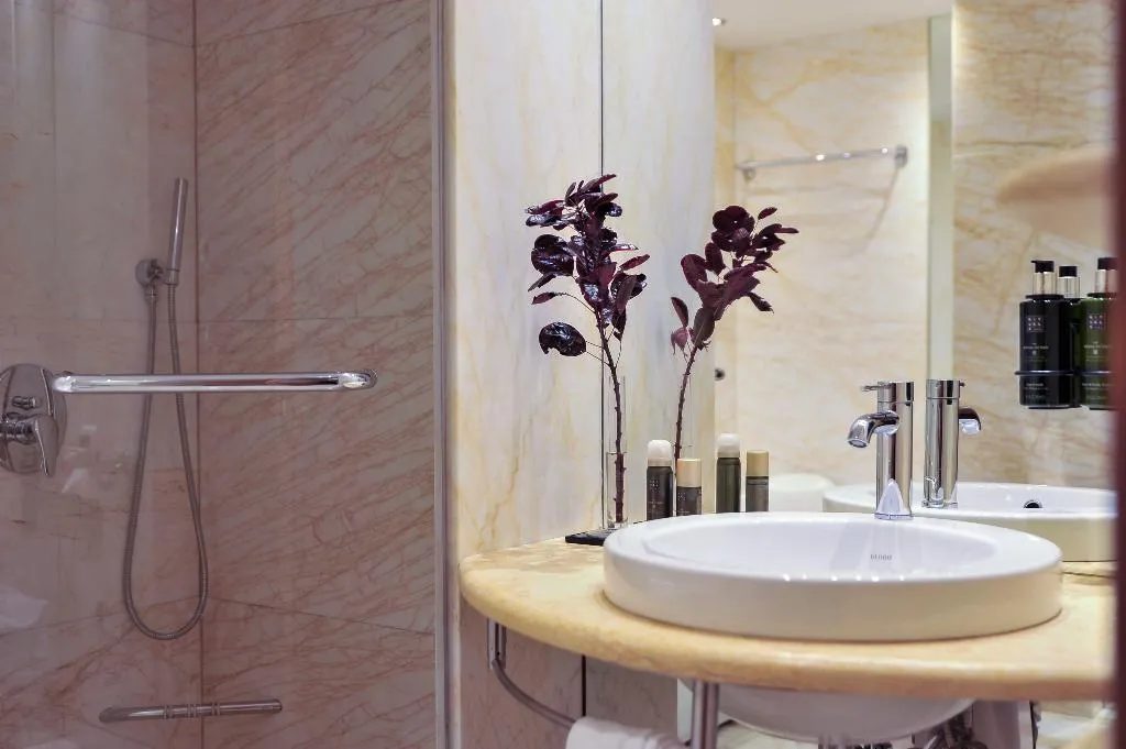 Double or Twin GUEST ROOM Room, Melia Athens, Athens
