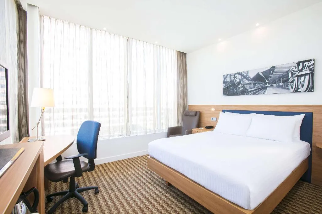 DOUBLE QUEEN BED NON SMOKING Room, Hampton by Hilton Amsterdam / Arena Boulevard, Amsterdam