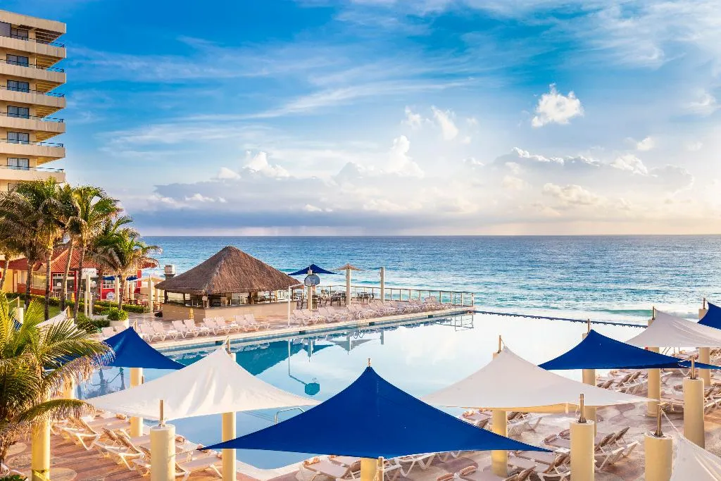 Pool, Crown Paradise Club Cancun All Inclusive, Cancun Area