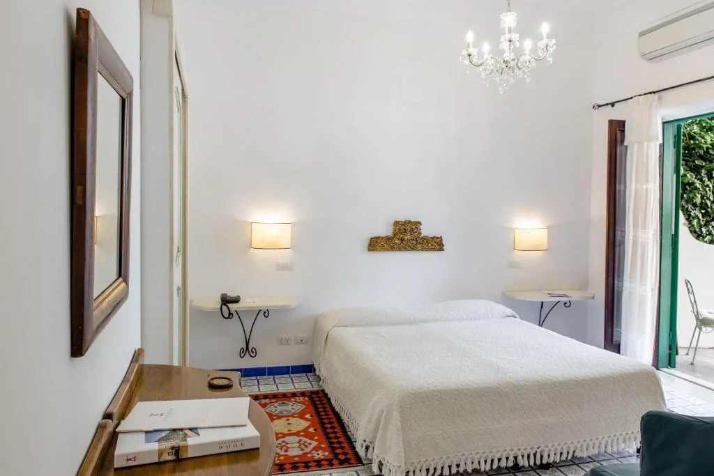 Double or Twin GARDEN VIEW Room, Hotel Poseidon, Naples