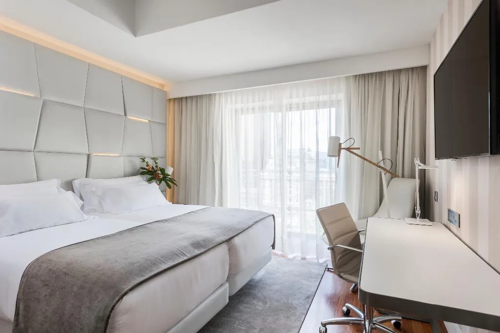 DOUBLE SUPERIOR WITH VIEWS Room, NH Collection Madrid Colón, Madrid