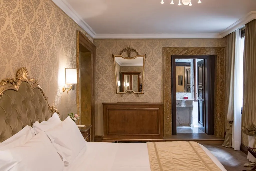 DOUBLE SUPERIOR Room, Nani Mocenigo Palace, Venice