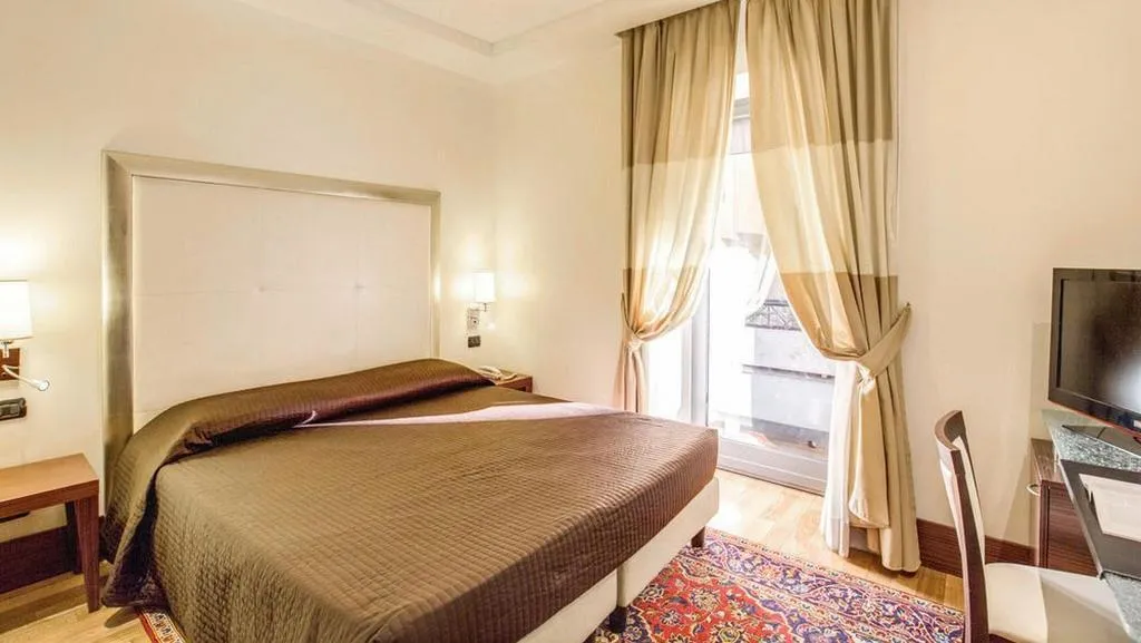 DOUBLE STANDARD Room, The Strand, Rome