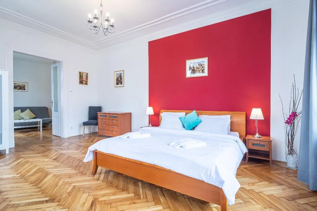 APARTMENT WITH BALCONY WITH VIEWS Room, Royal Road Residence, Prague