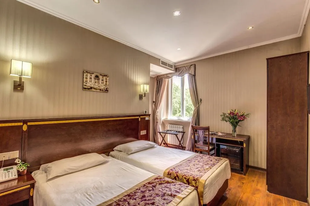 Room, B&B Drago d'Oro, Naples