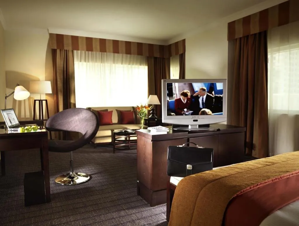 SUITE PREMIUM Room, Radisson Blu Hotel Dubai Barsha Heights, Dubai