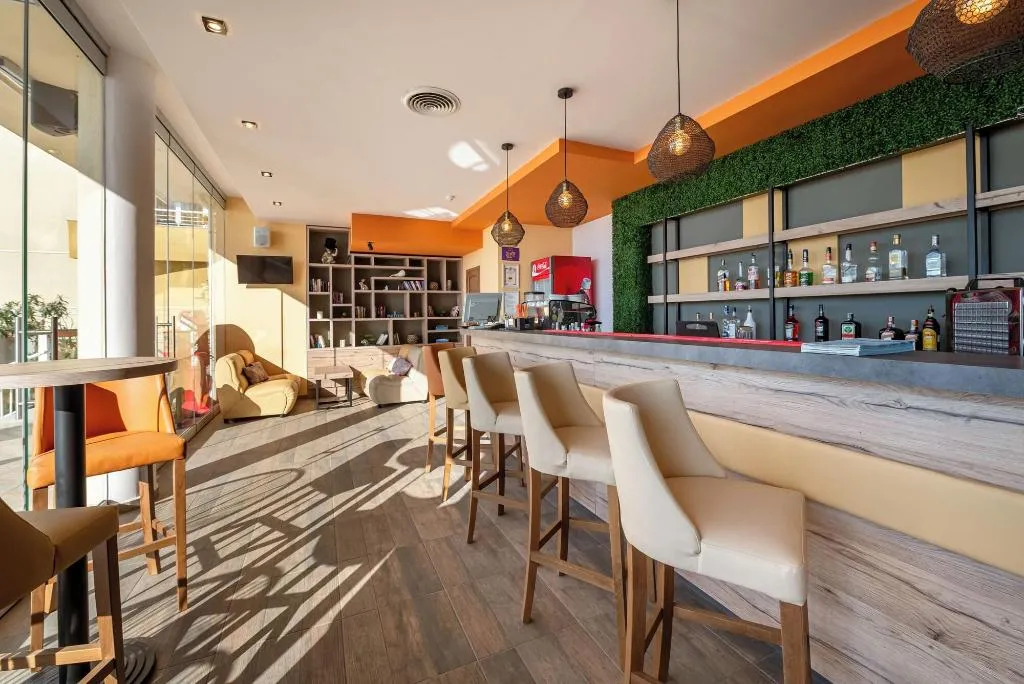 Bar, Aphrodite Beach Hotel, Bourgas