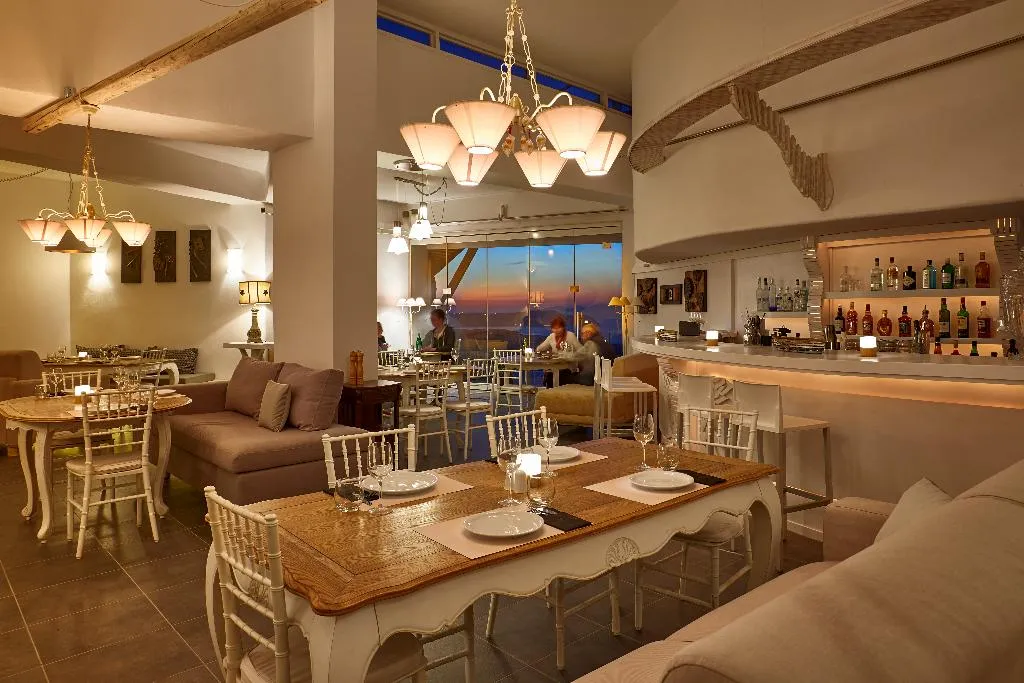 Restaurant, Suites of the Gods Cave Spa, Santorini