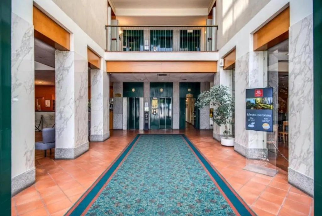 Lobby, Della Rotonda, Milan