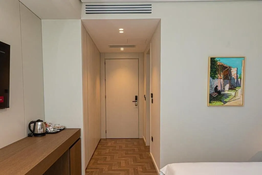 Room, Mazarine Hotel, Kavaje