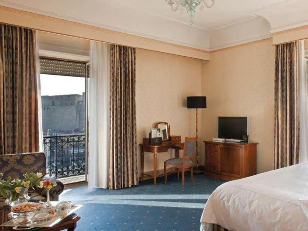 Room, Grand Hotel Santa Lucia, Naples