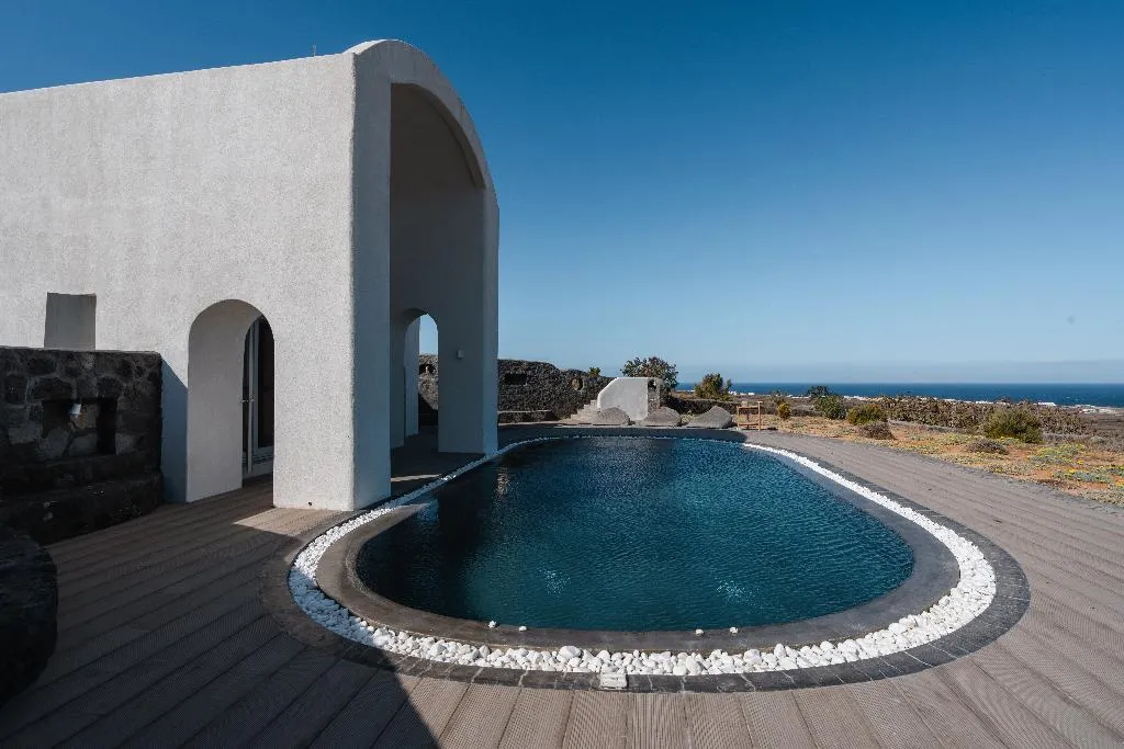 VILLA WITH PRIVATE POOL Room, Danae Suites, Santorini