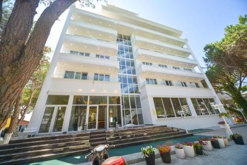 Hotel Elesio, Kavaje