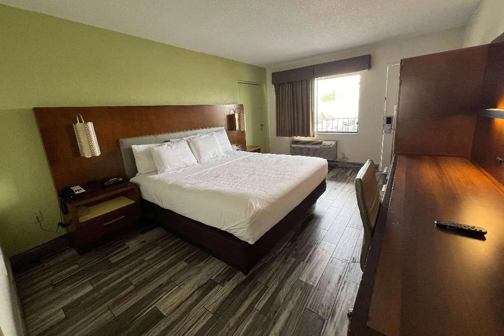 DOUBLE Accessible Room, Baymont by Wyndham Orlando Downtown, Orlando