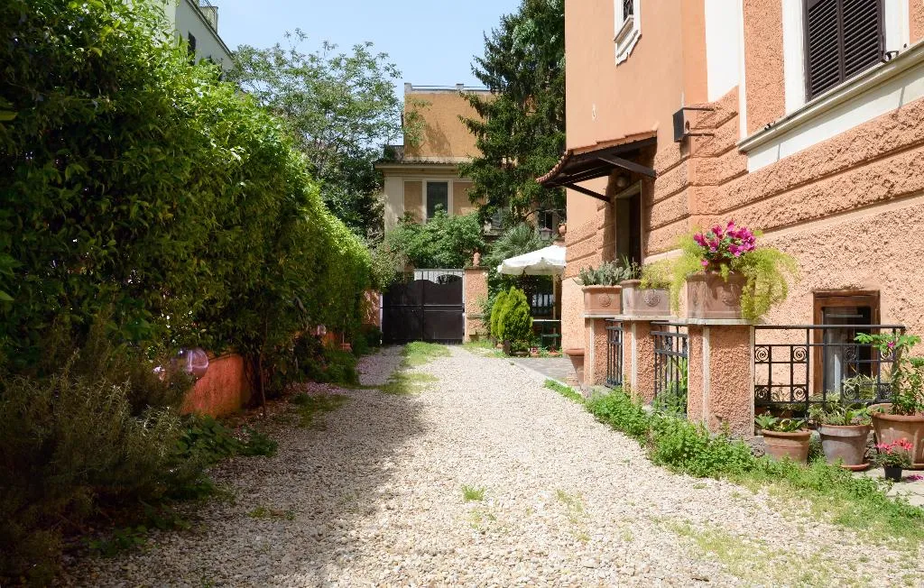 Terrace, A Vinicius Et Mita, Rome