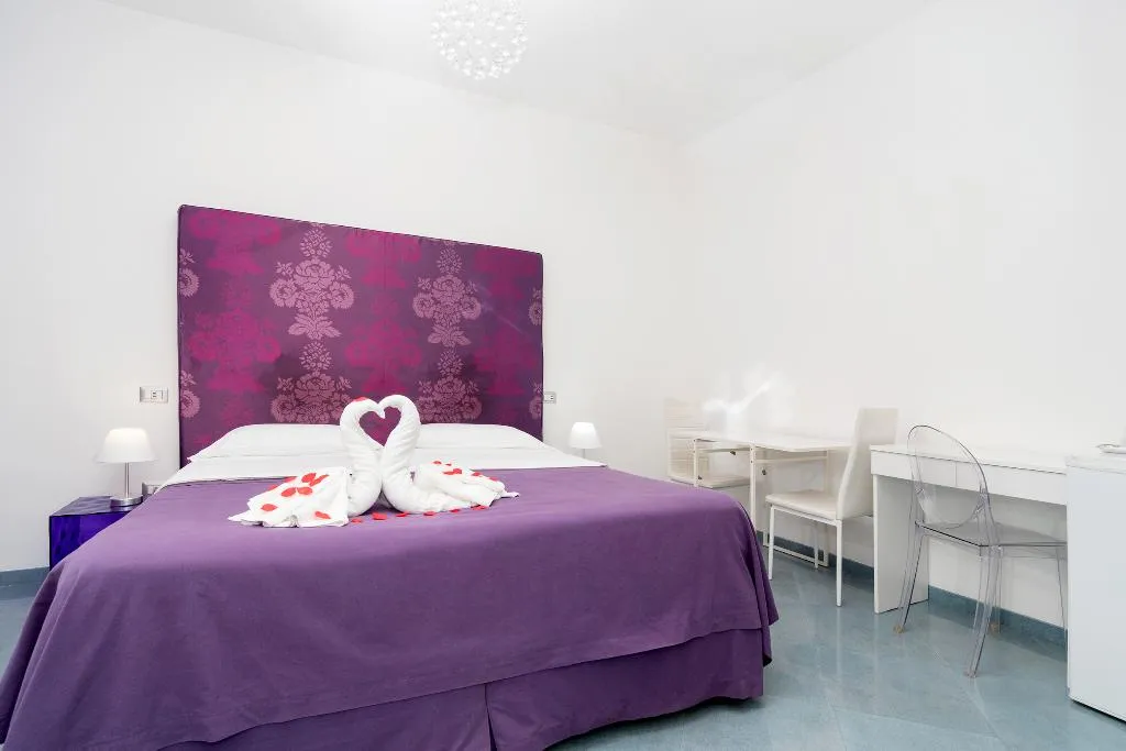 Double or Twin STANDARD Room, Guest House Emily Suites Sorrento, Naples