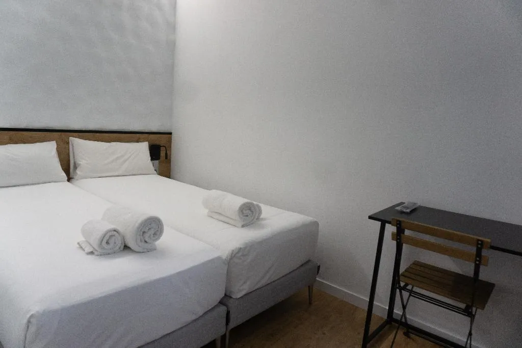 TWIN TWO BEDS Room, Fontanella Green House, Barcelona