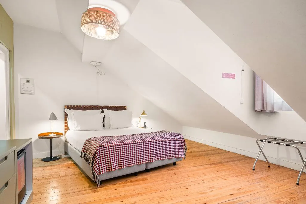 DOUBLE ONE BEDROOM ONE BATHROOM Room, Casa do Bairro by Shiadu, Lisbon